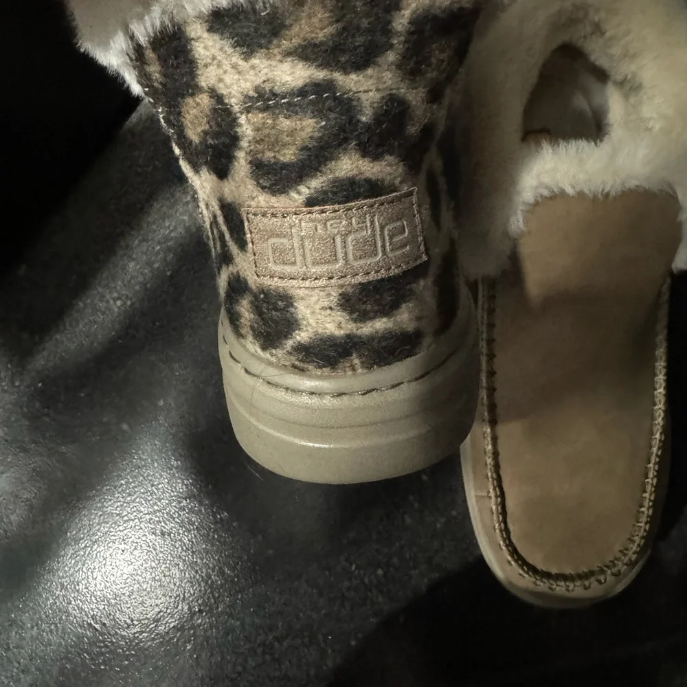 Cozy Tan Fur-Lined Women's Hey Dude Shoes w/ Cheetah Print Ankles - Picture 2 of 3